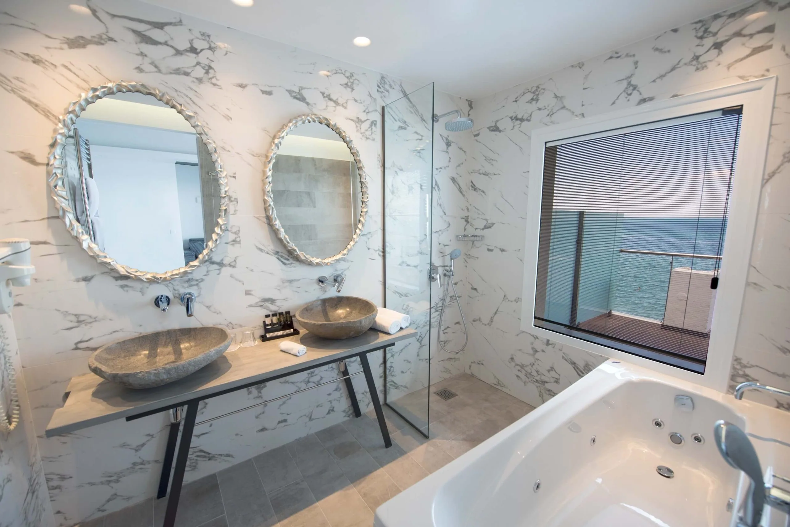 Aeolus Coco-mat Suite balcony
