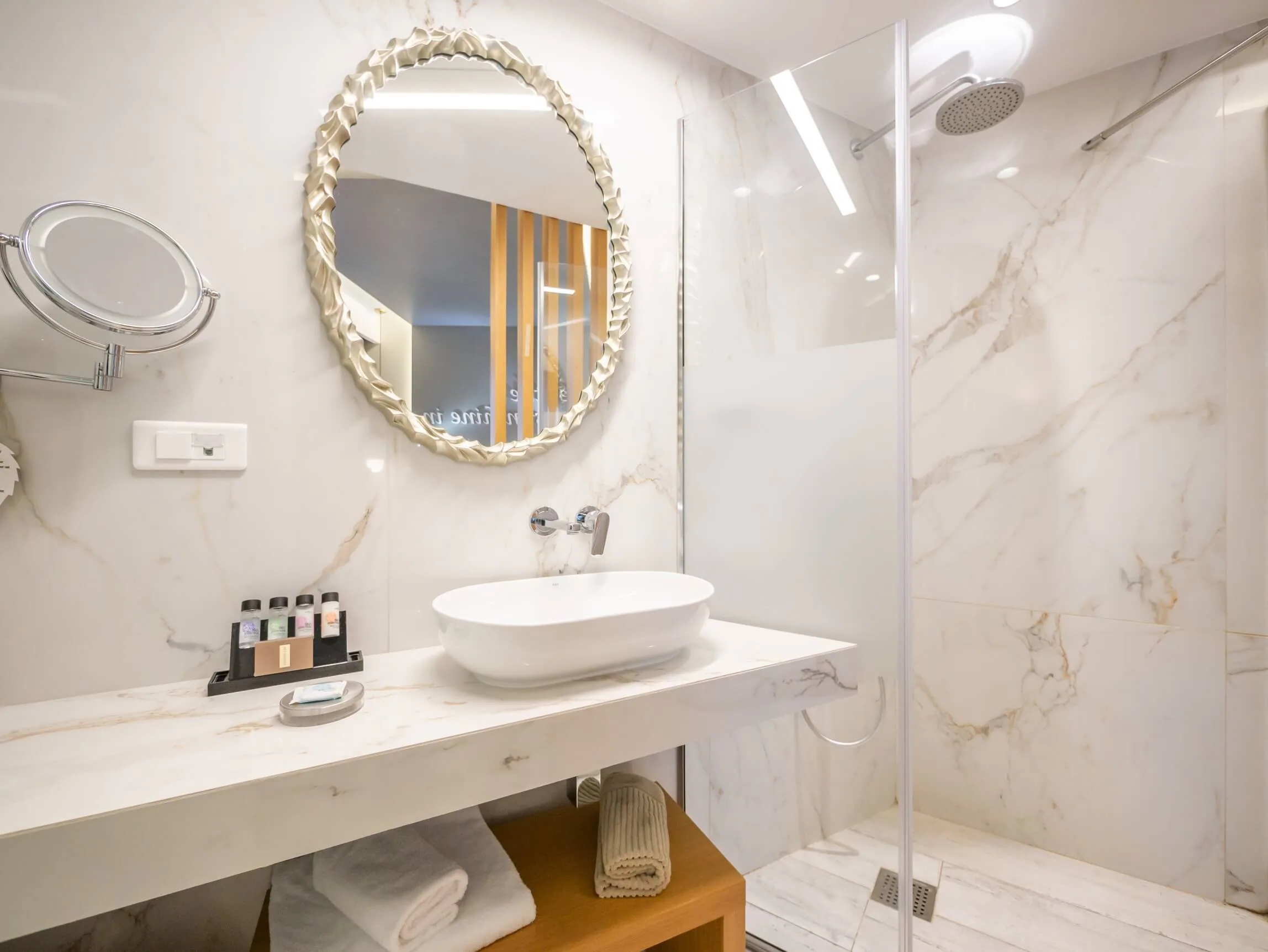 Alkyone Coco-mat Room bathroom