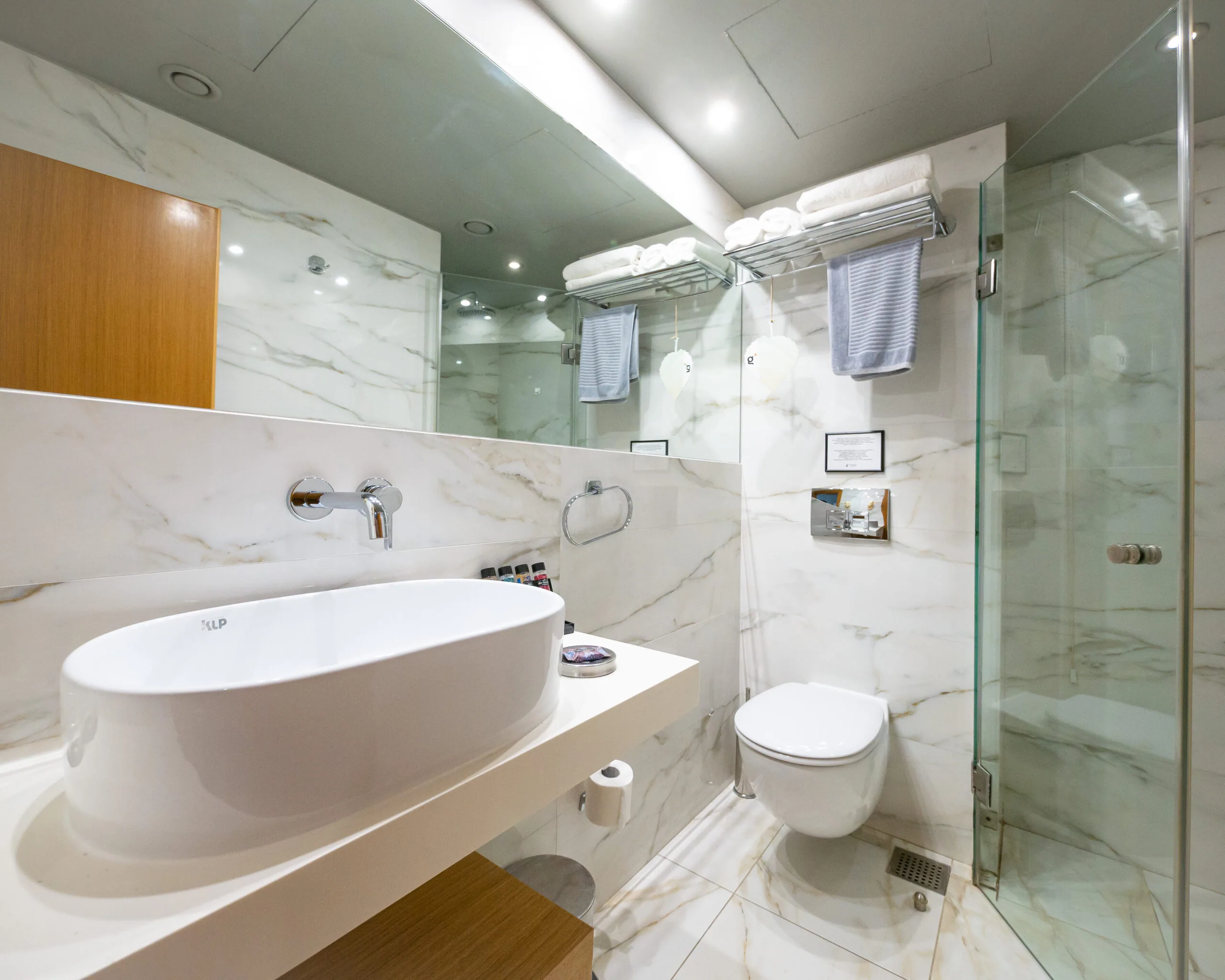 Standard Coco-mat Room bathroom